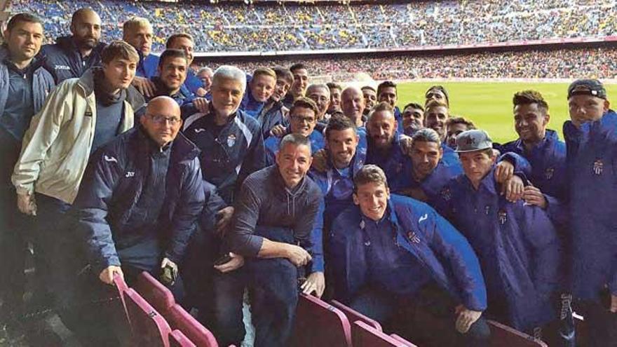 Los jugadores del Atlético Baleares en el Camp Nou.