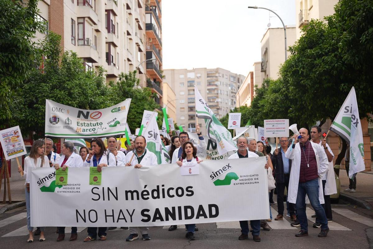 Unas 200 personas se han manifestado en la tarde de este miércoles en Badajoz.