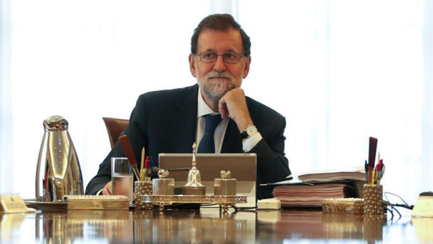 Rajoy demana al TC que adverteixi tots els alcaldes que no poden col·laborar en l&#039;1-O