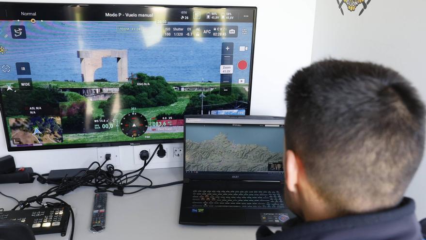 Así funciona (y así se ve) los drones de la Policía Local de Gijón (en imágenes)