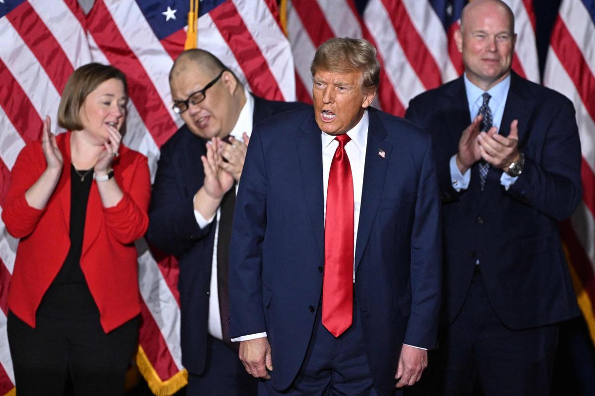 Trump arrasa en los caucus de Iowa