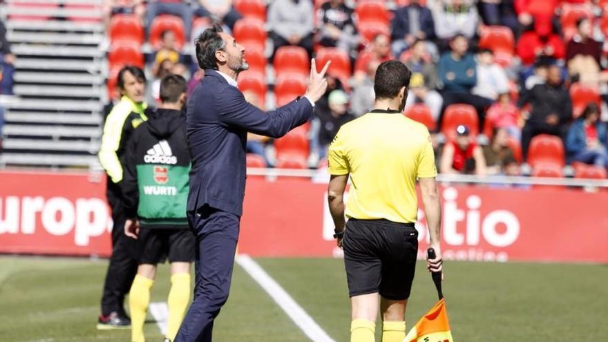 Moreno da instrucciones en un partido reciente