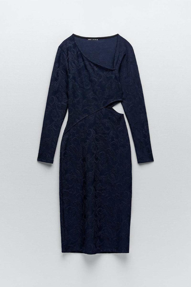Vestido midi con detalles 'cut out' de Zara