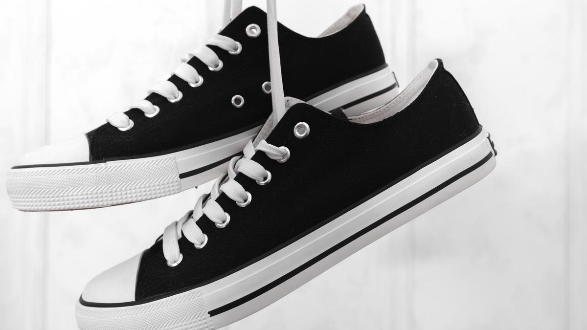 4 productos caseros para limpiar las zapatillas blancas