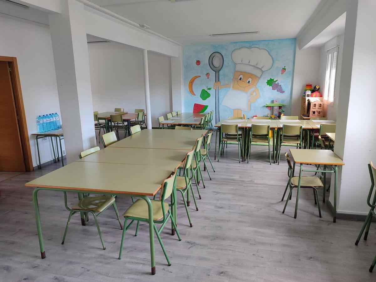 Comedor del colegio de Cela, que ocupa la planta baja del inmueble para viviendas de profesorado.