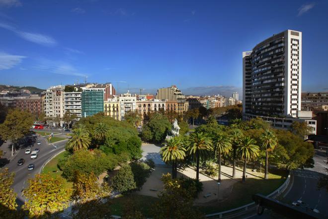Un 'sin techo' se degüella en la plaza Tetuán de Barcelona