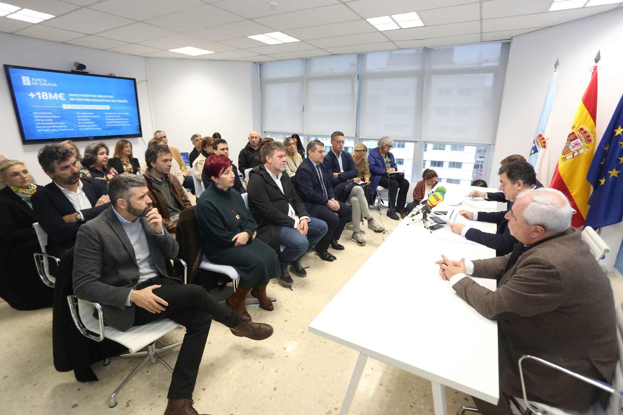 Reunión en A Coruña del conselleiro de Educación con directores de centros educativos coruñeses