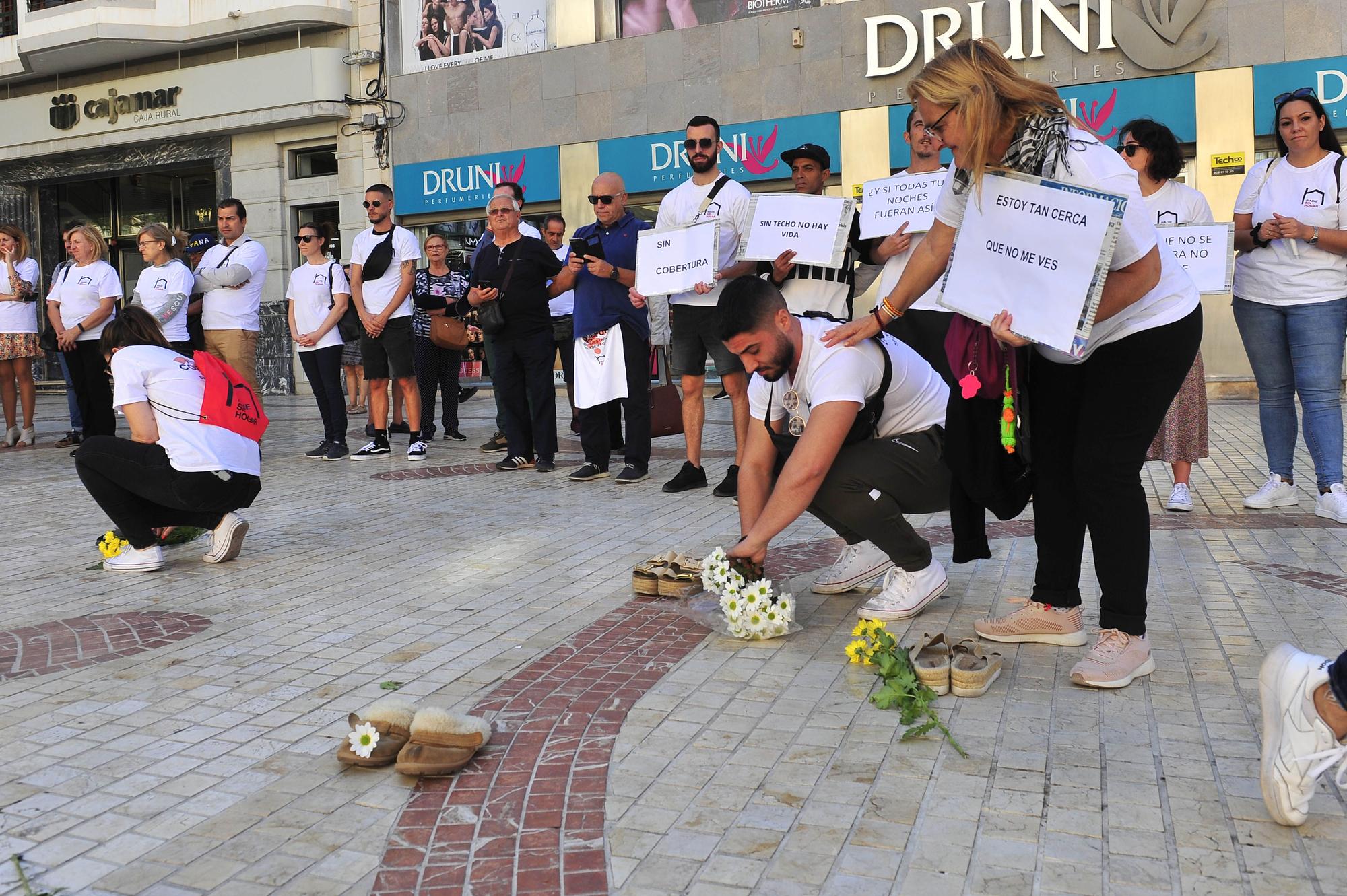 Concentración por los derechos de las personas sin hogar en Elche