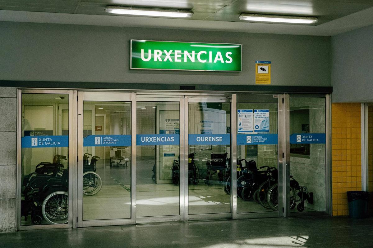 Entrada principal del servicio de Urgencias en el CHUO.