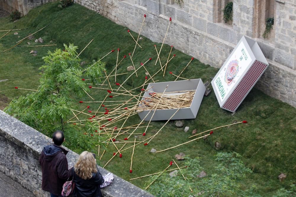 La pluja no desanima l'afluència de públic a «Temps de Flors»