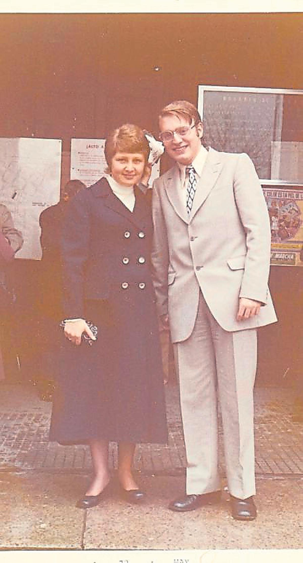 Agustín Guzmán Sancho junto a su mujer, Maite Triviño, en 1972, la primera vez que vino a Gijón.