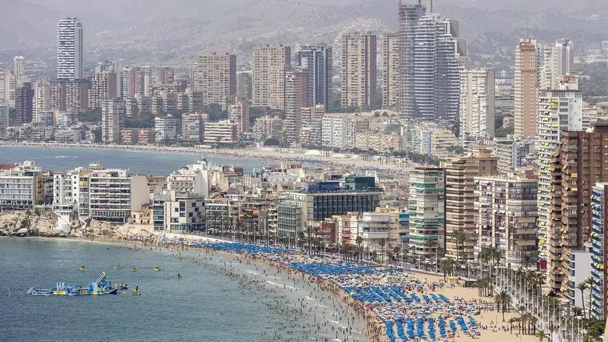 Los expertos proponen renovar el litoral y crear vivienda pública a cambio de levantar más alturas