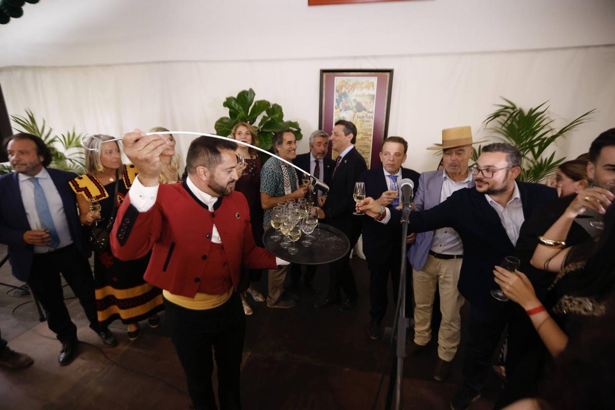 La Corporación municipal celebra el tradicional inicio de fiesta en la Caseta Municipal
