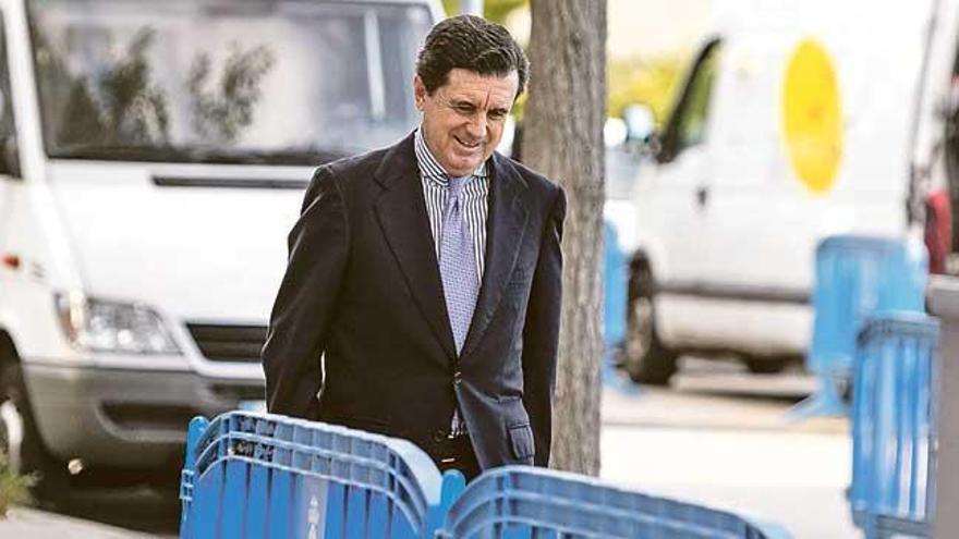 Jaume Matas se dirige a la sede donde se celebraba el juicio por el caso Nóos.