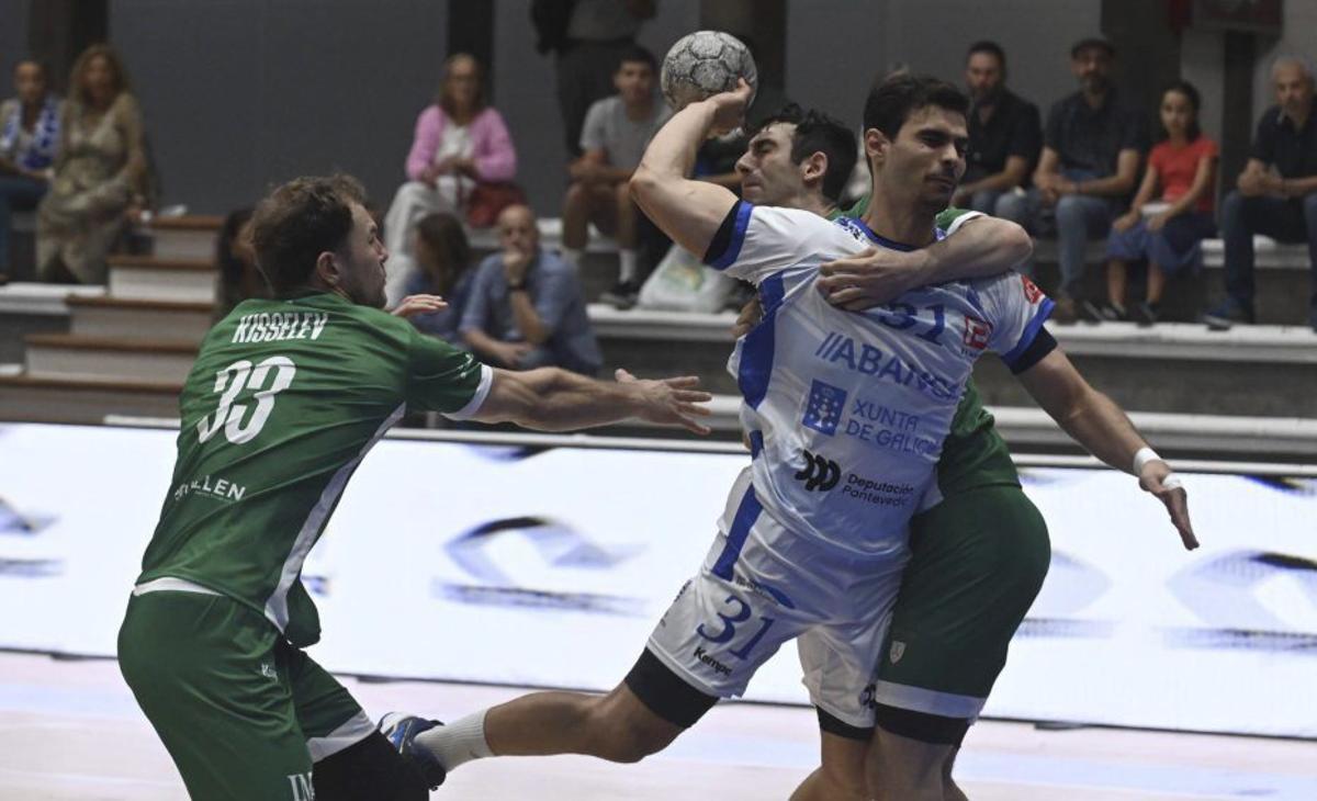 Partido entre el Cisne y el Anaitasuna en la primera vuelta. | RAFA VÁZQUEZ