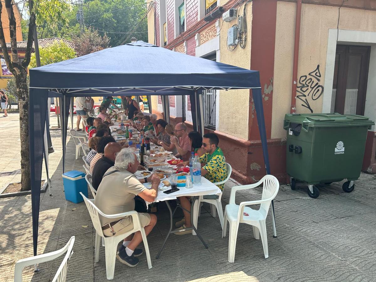 EN IMÁGENES: Comida en la calle en el Festival de la Sidra de Nava
