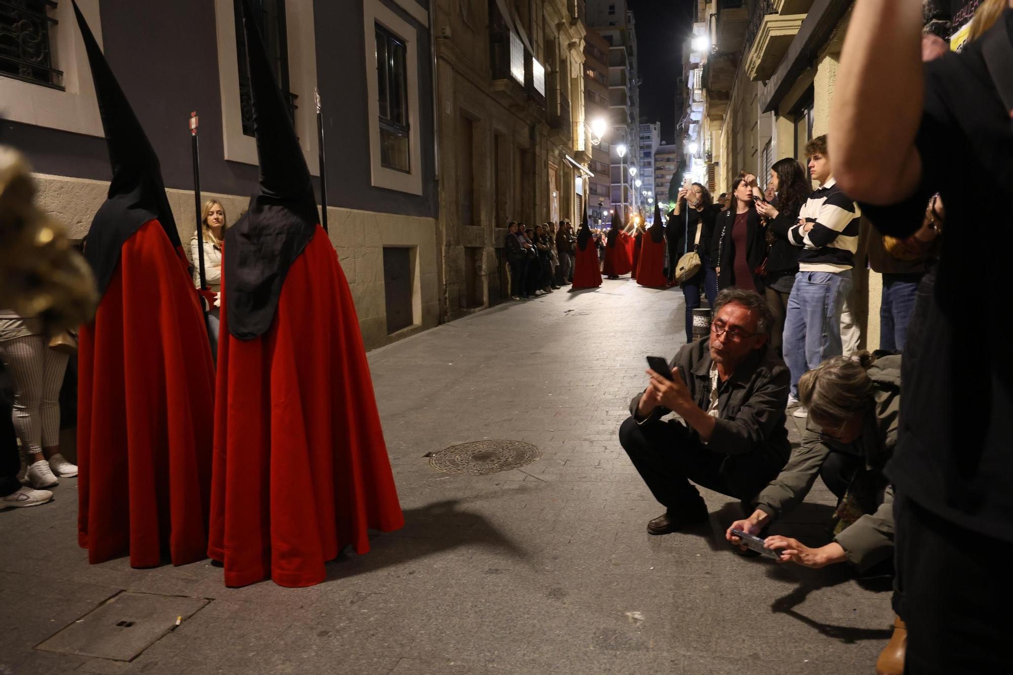 El Cristo de la Buena Muerte reina en el Jueves Santo de Alicante