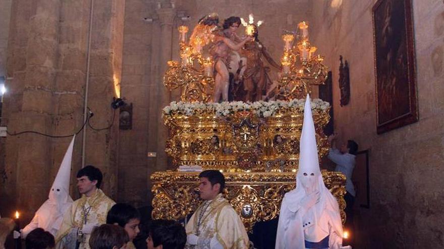 La lluvia impide que el Resucitado ponga broche a la Semana Santa