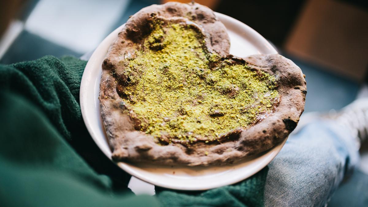 Pizza de San Valentín: nutella y pistachos para celebrar el amor.