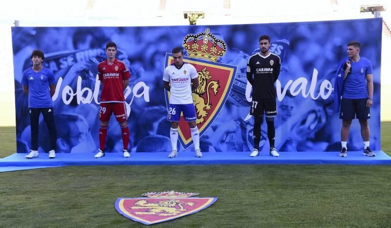 Presentación de la nueva equipación del Real Zaragoza para esta temporada