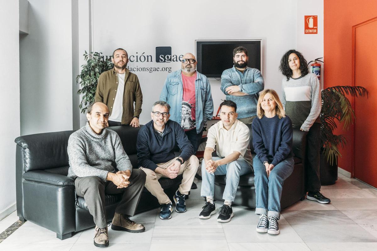 Ángel Mirou, Roberto Osa, Pedro Pablo Picazo, Alberto Grondona, Miguel Cavadas, Juan Sánchez, Carmen Llano y Virginia Burgos en la primera sesión del Laboratorio de Creación de Series de Televisión 2026