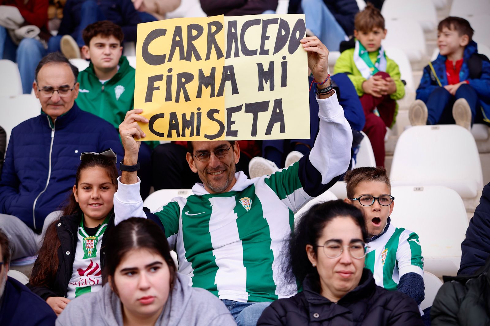 El Córdoba entrena ante su afición en El Arcángel