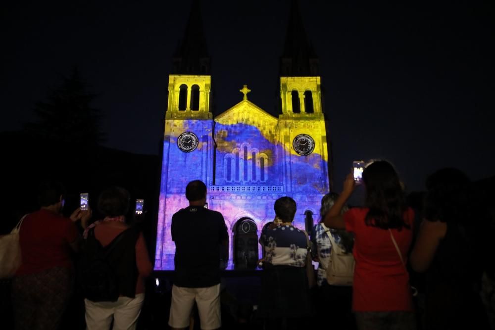 Proyección de "videomapping" en Covadonga.