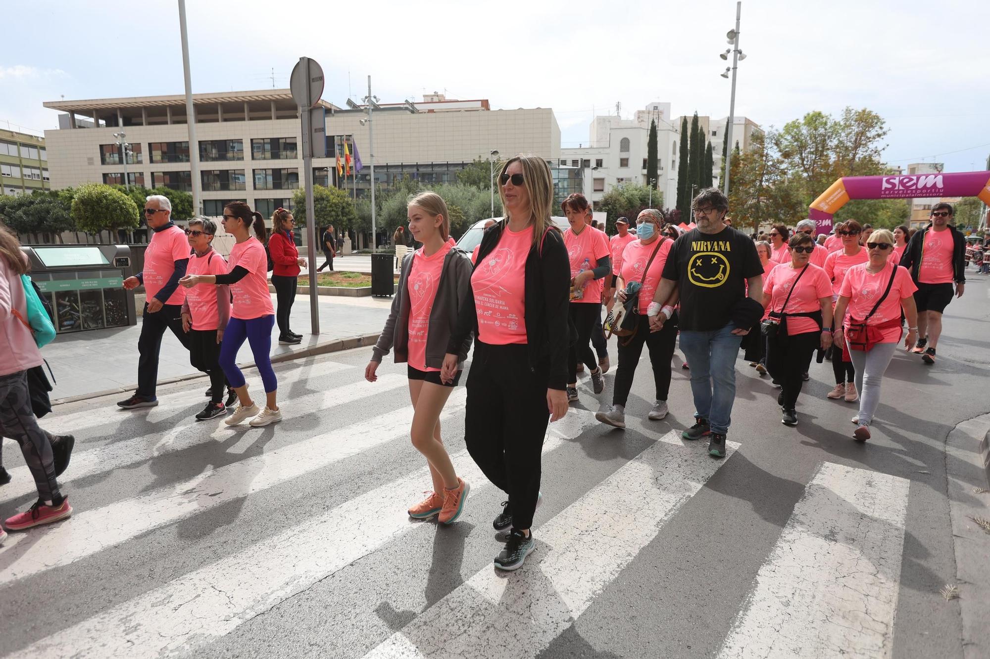 Las imágenes de la Marcha contra el Cáncer de Mama en Almassora