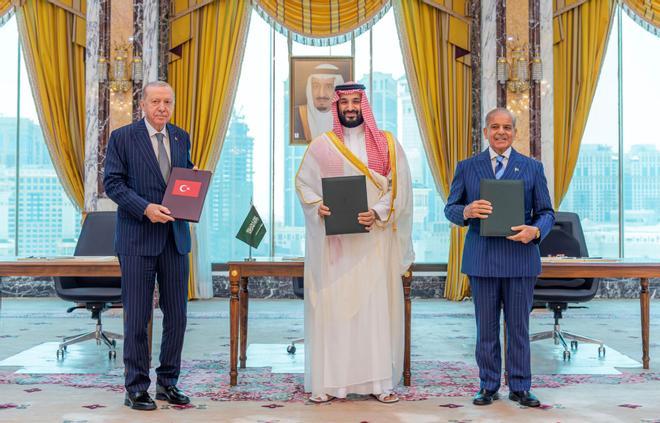 Turquía ha cerrado un pacto de defensa colectiva con Riad e Islamabad: ¿tiene la OTAN que salir al rescate de Ankara si es atacada por defenderlos?