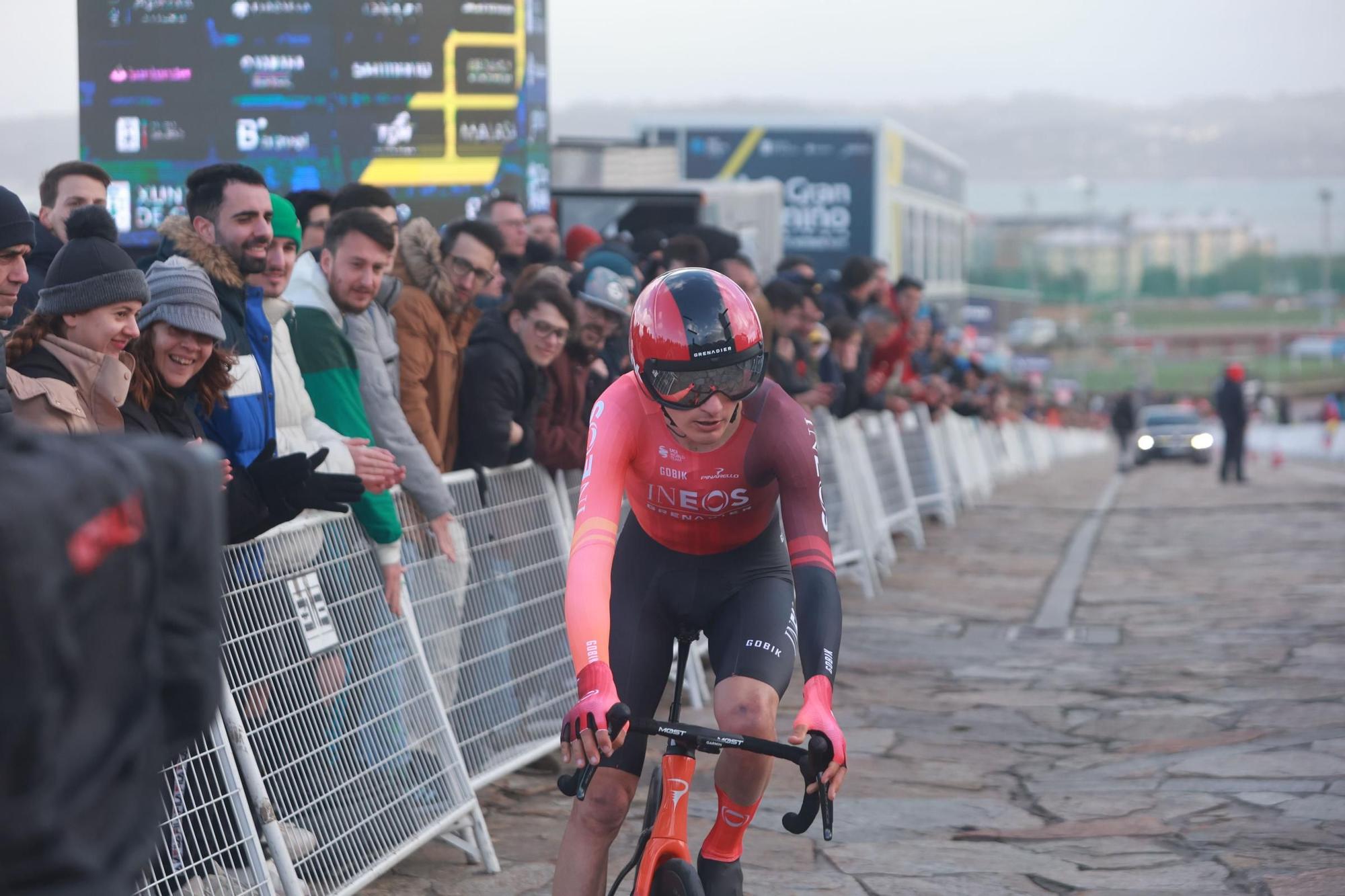 El joven corredor Joshua Tarling se impone en la contrarreloj inaugural de O Gran Camiño en A Coruña