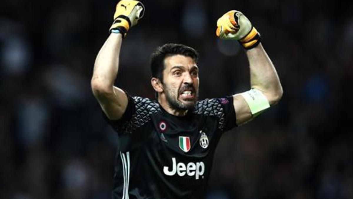 Buffon celebra un gol de la Juventus ante el Mónaco.