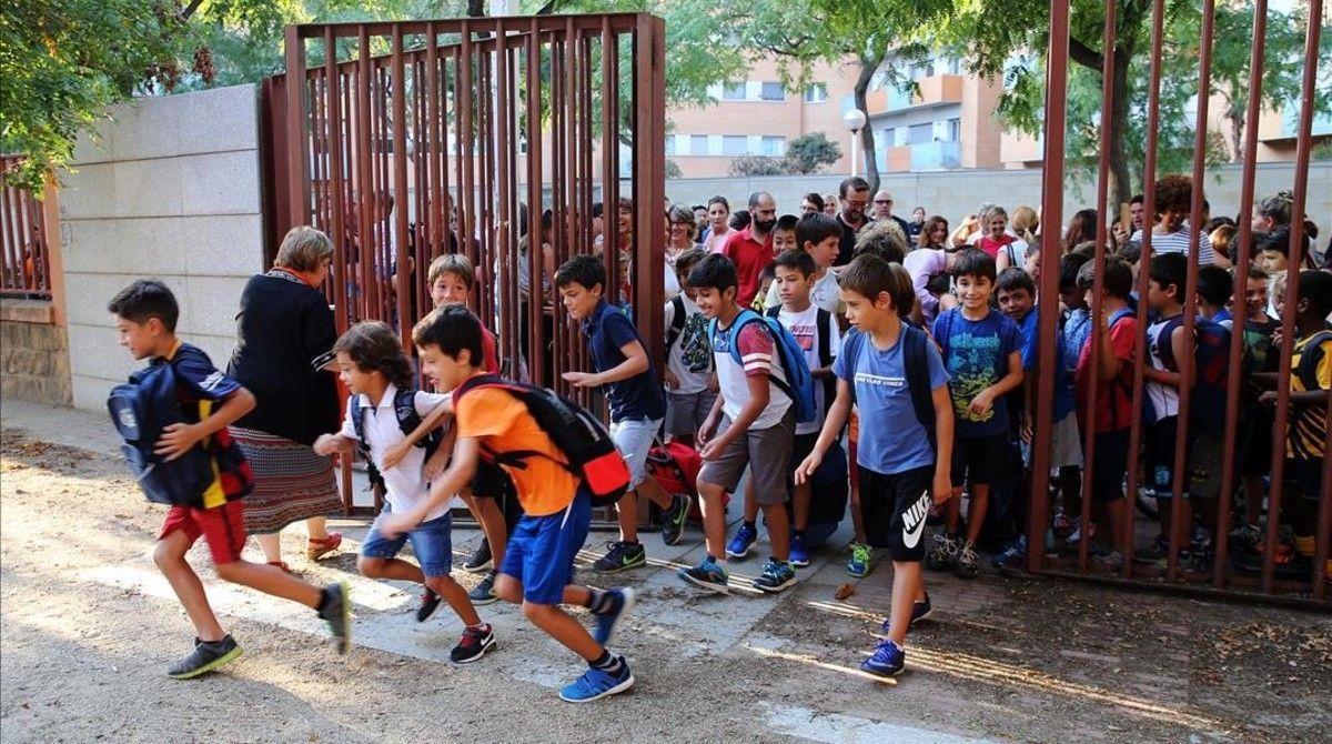 Vuelta al cole en el colegio público Bogatell de Barcelona.