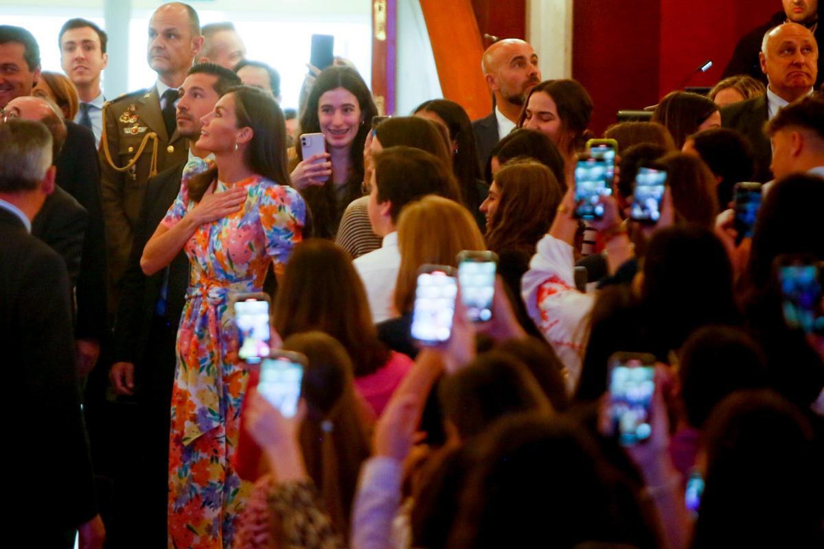 Letizia apuesta por las flores en el Premio Artes y Letras 2023