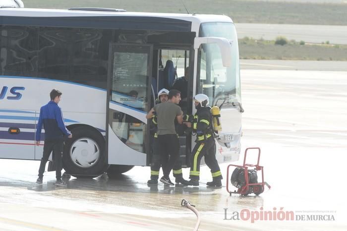 Simulan un accidente aéreo en aeropuerto