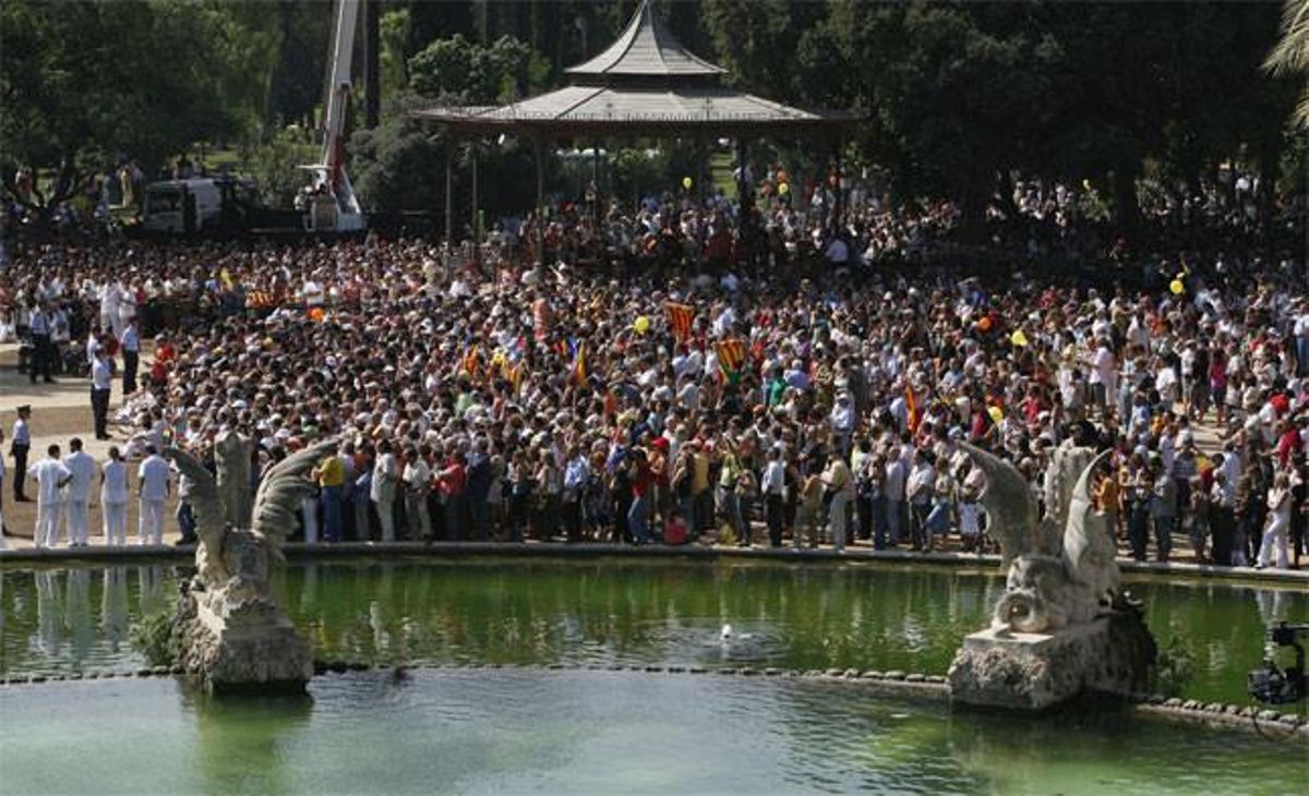 Des que es va canviar la ubicació de la celebració oficial, la Ciutadella ha tingut bona acollida entre els ciutadans. En la imatge, una vista dels assistents del 2007.