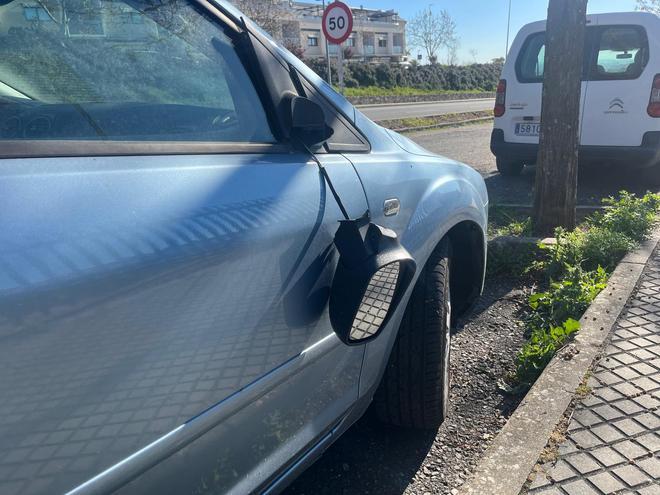 Galería | Así han quedado algunos coches vandalizados en la avenida de las Delicias de Cáceres