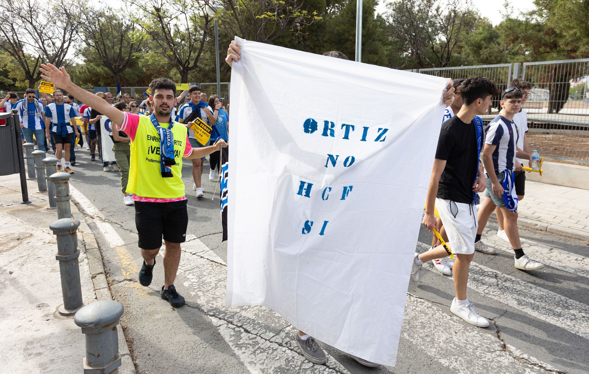 Protestas dentro y fuera del estadio del Rico Pérez