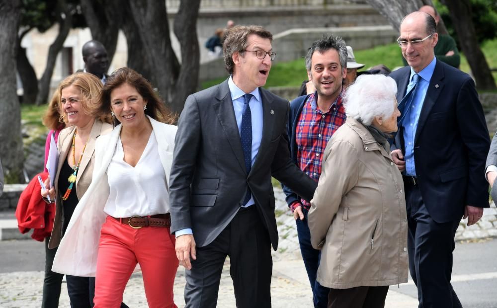 Alberto Núñez Feijóo y Beatriz Mato presiden el acto de entrega de Banderas Azules 2018