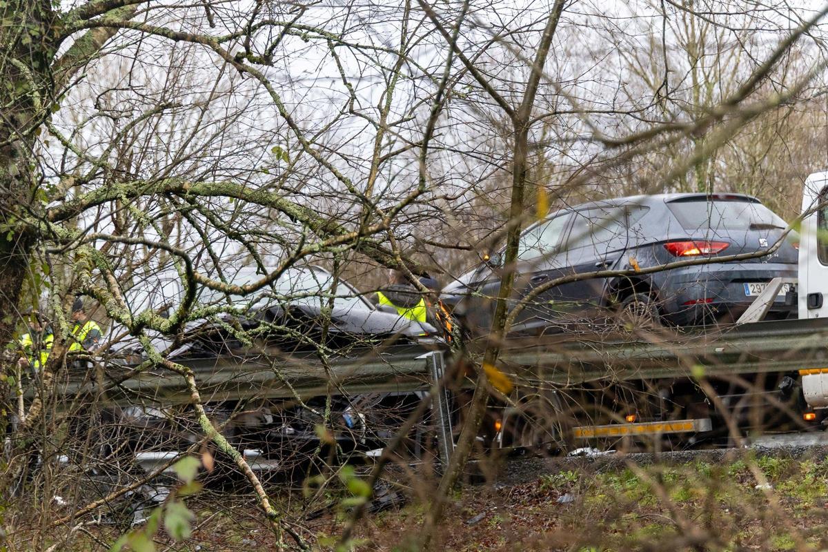 Un accidente múltiple obliga a cortar la AP-9 en sentido Santiago