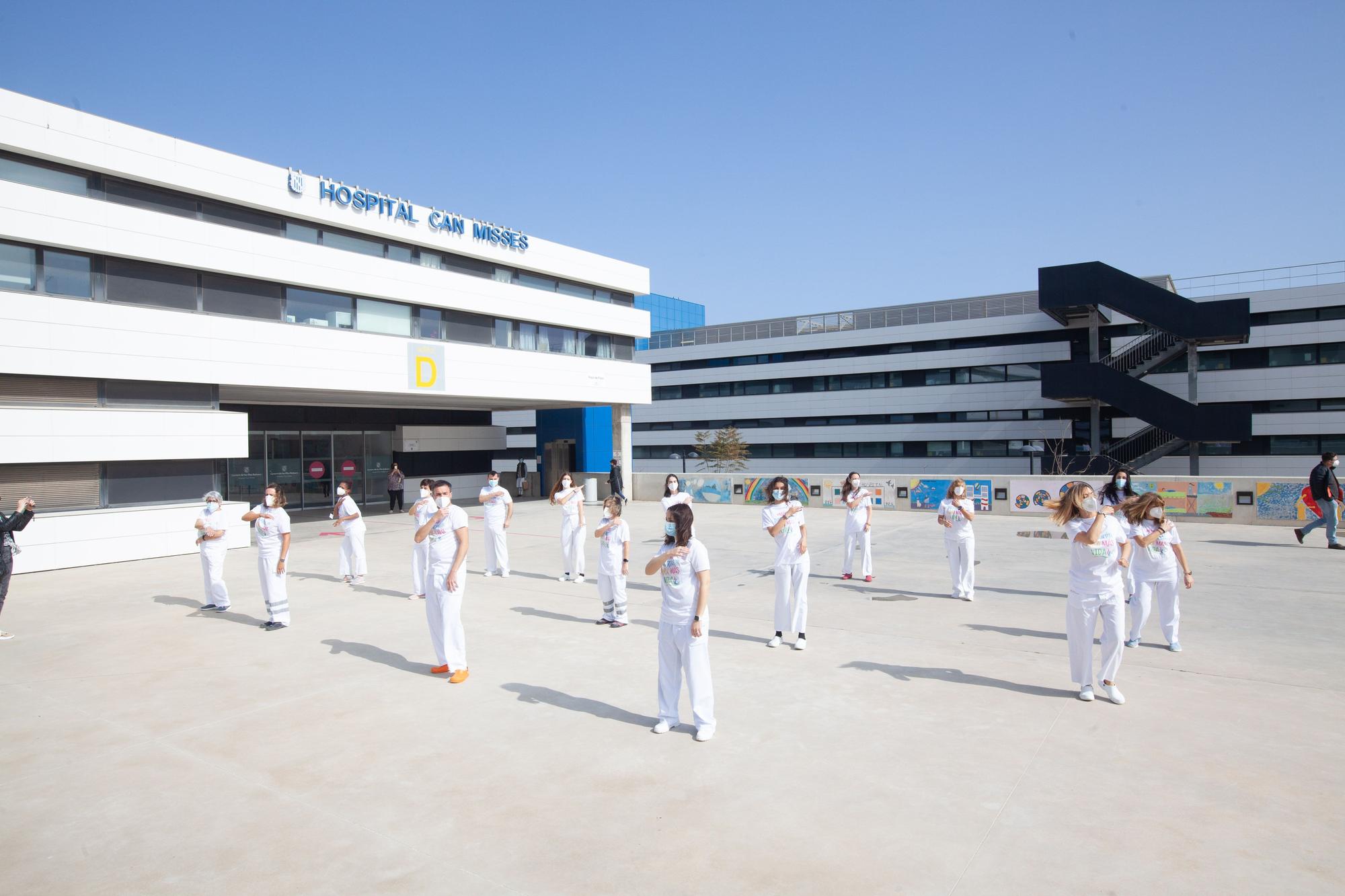 Personal del Hospital Can Misses, en Ibiza, baila la coreografía de 'El Hormiguero'