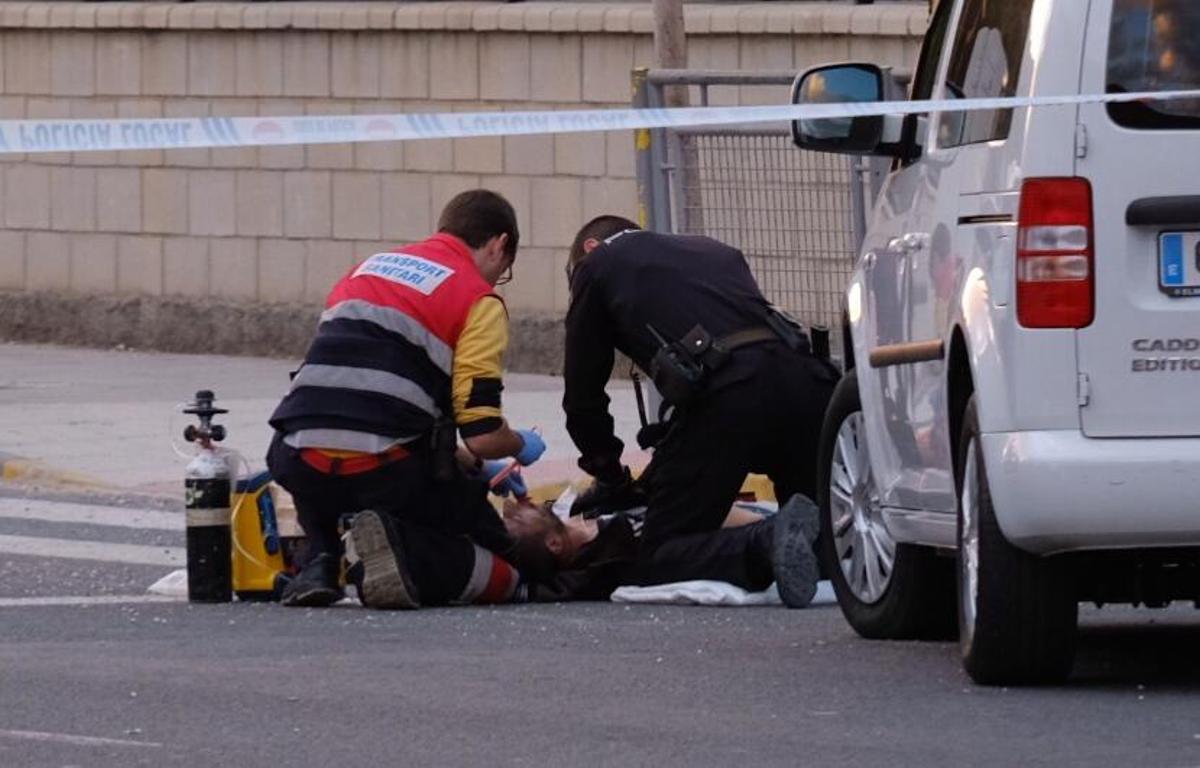Un hombre dispara 5 veces a su pareja delante de su hijo en un colegio ...