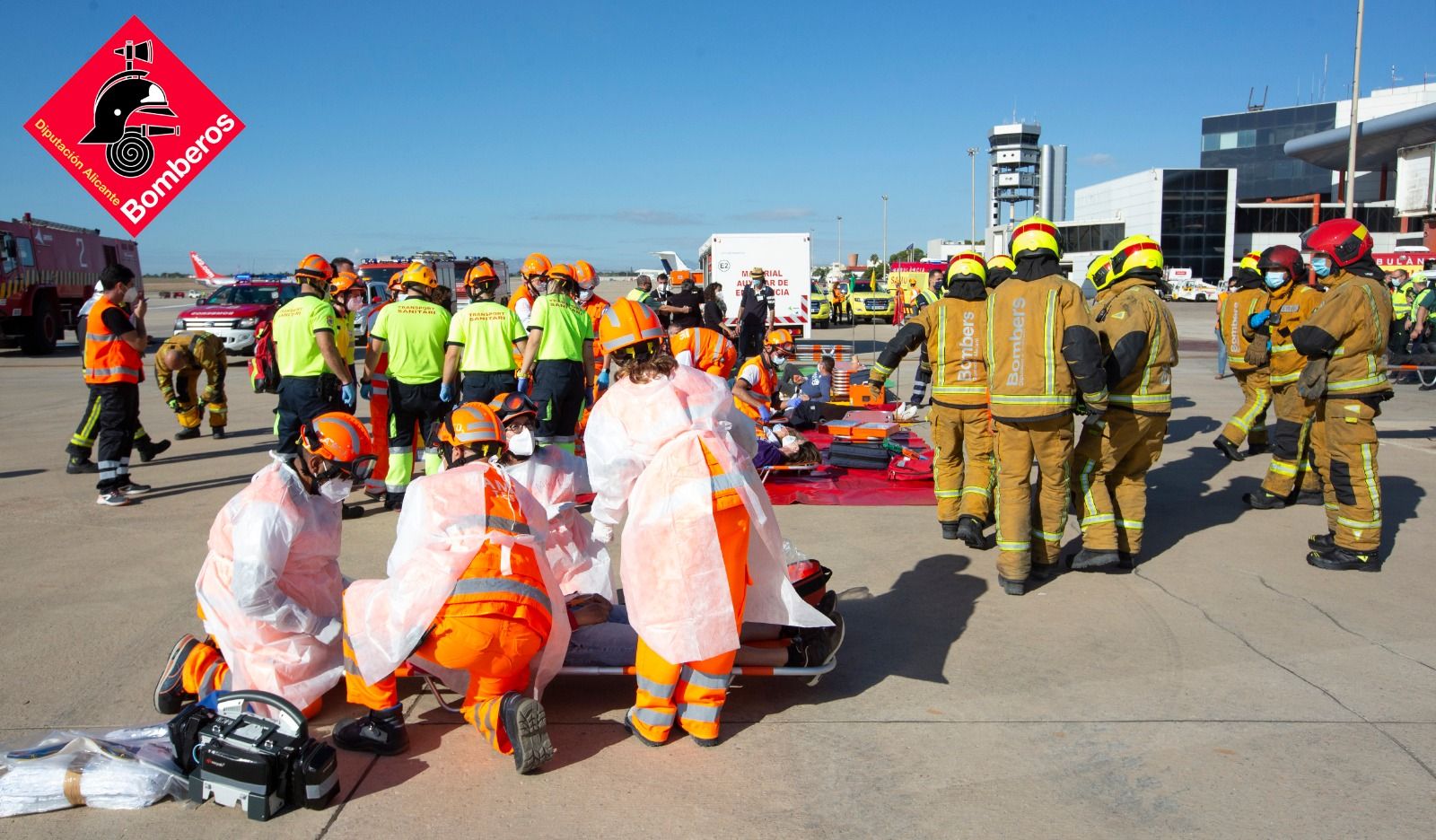 Simulacro de accidente aéreo en el aeropuerto de Alicante-Elche