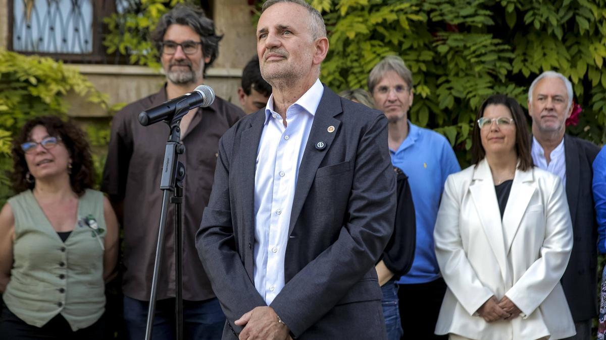 Carot, declarando ante los medios en el patio de Son Lledó tras su reelección.