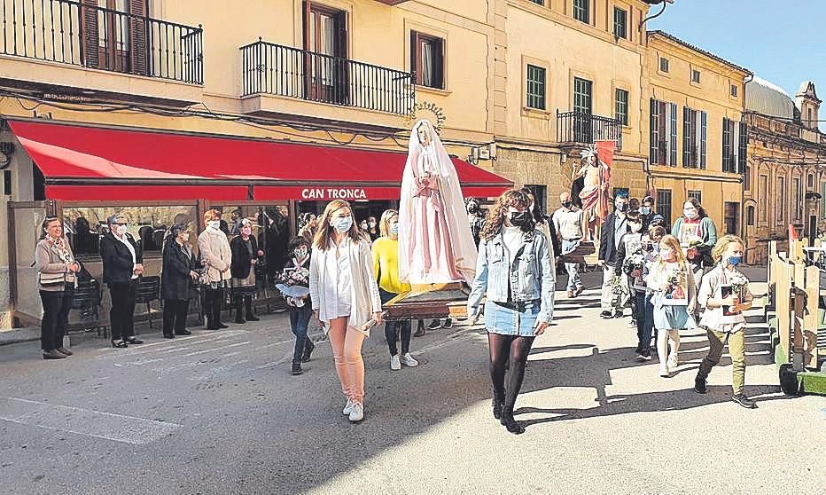 Sant Joan vive con fervor las procesiones del ‘Encontre’