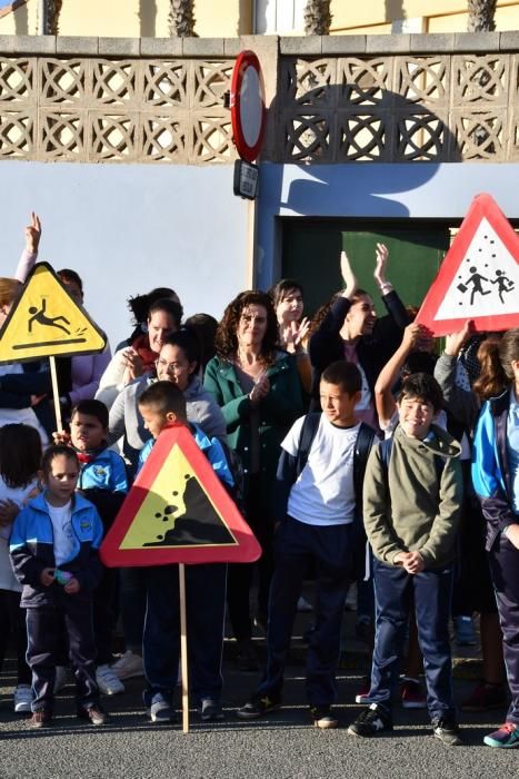 04/04/2019 MELENARA. TELDE. Protesta de las madres y padres del CEIP Principe de Asturias. . Fotógrafa: YAIZA SOCORRO.  | 04/04/2019 | Fotógrafo: Yaiza Socorro