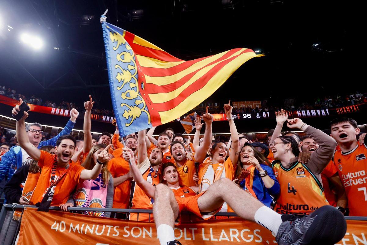 Todas las fotos del Valencia Basket - Olimpia Milano en el Roig Arena