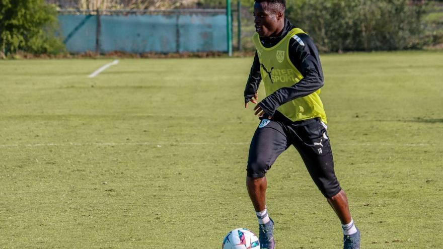 Chibozo en un entrenamiento con el Amiens. | IBIZA