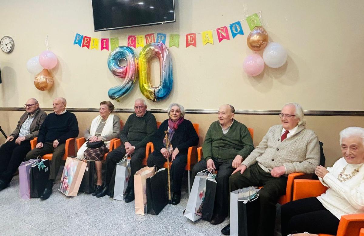 Los homenajeados recibieron un obsequio a modo de recuerdo de una jornada tan especial.
