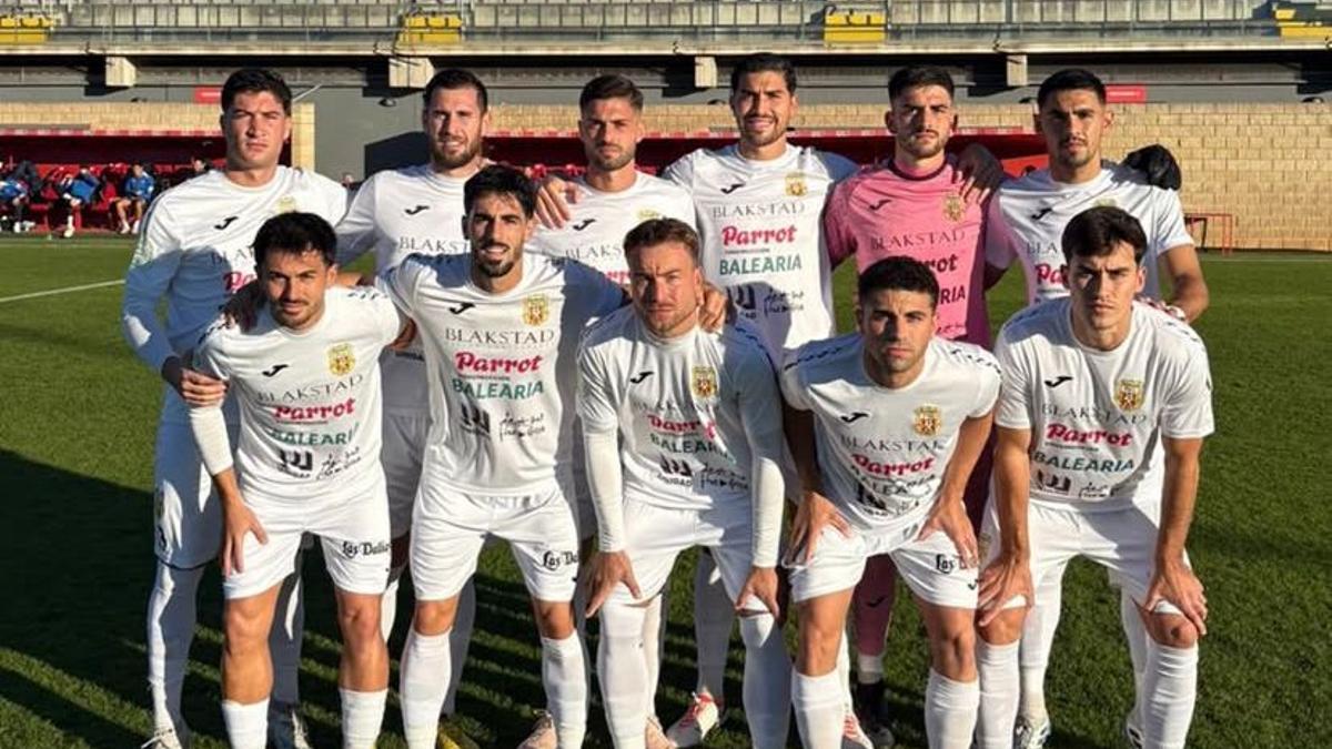 El once inicial de la Peña Deportiva antes de caer ante el Mallorca B