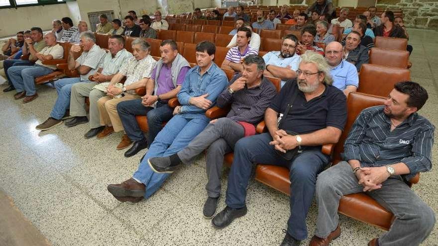 Asamblea de trabajadores celebrada ayer. // Gustavo Santos